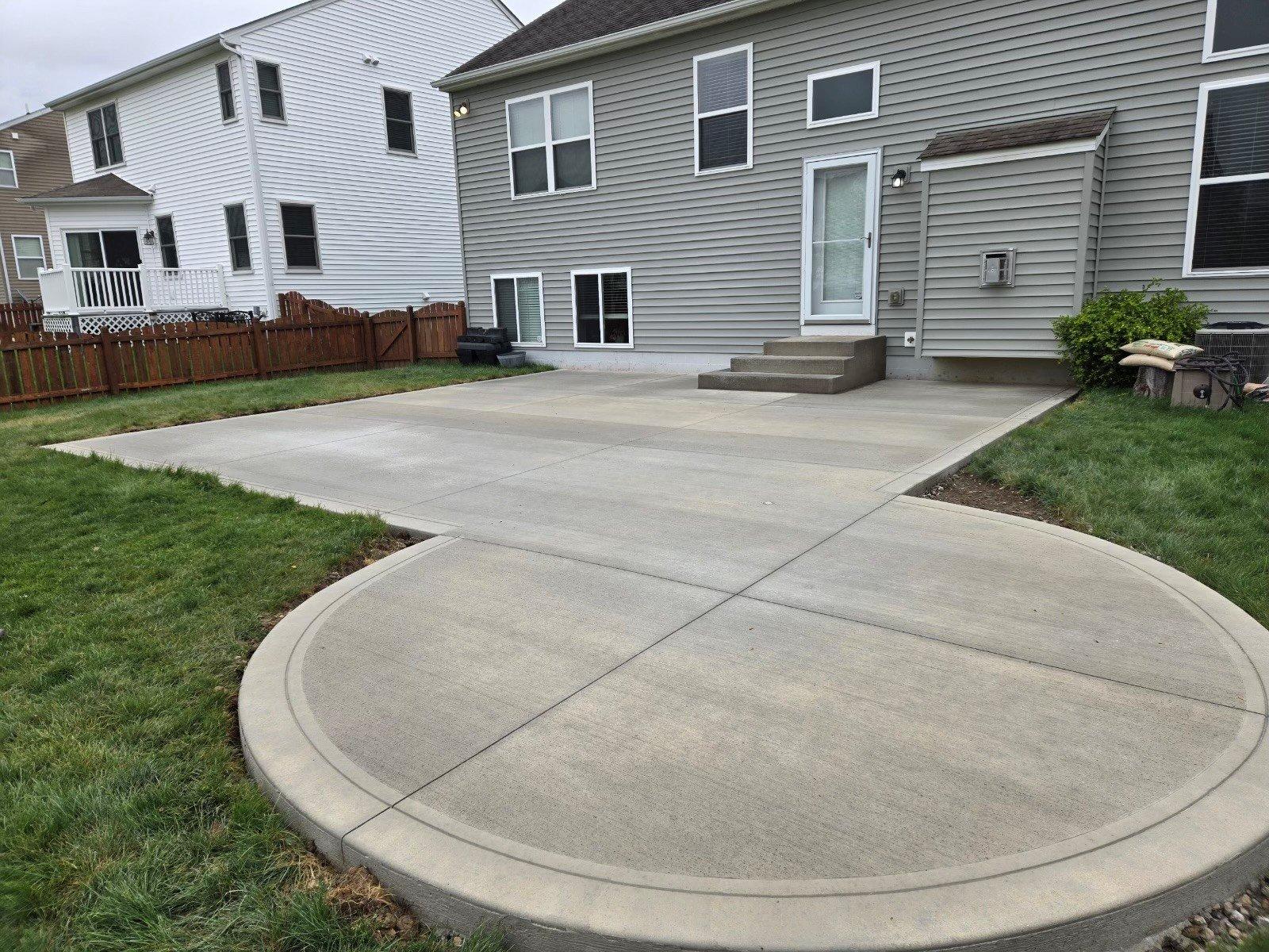 Broom finish concrete front entrance